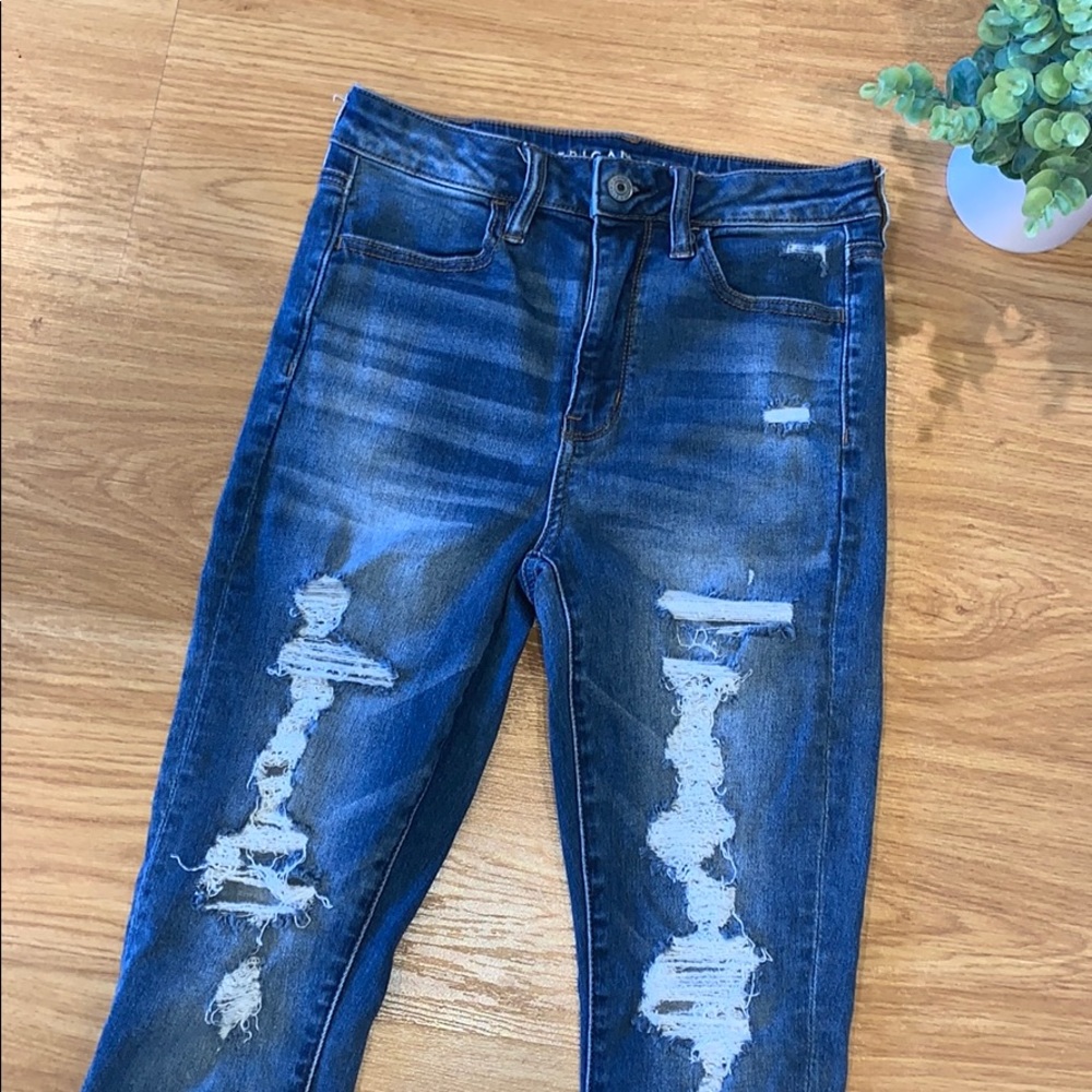 American Eagle High-Waisted Ripped jeans